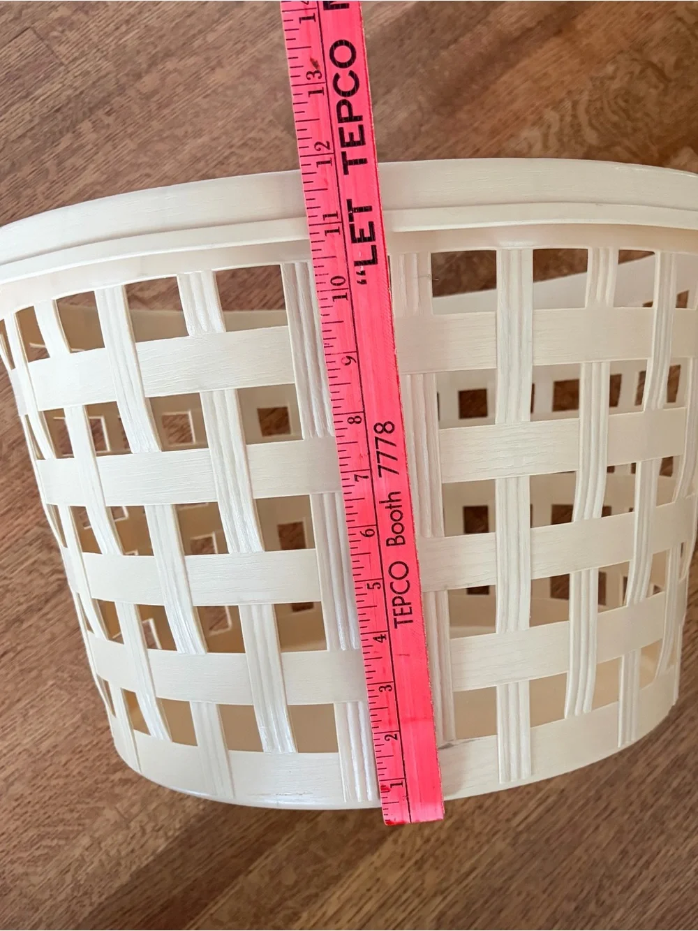 Vintage Rubbermaid Round Roughneck Basketweave Laundry Basket 2966 Almond Beige